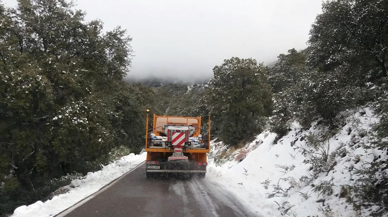 El dipositivo especial de carreteras de Diputación de Almería está preparado para garantizar la seguridad.