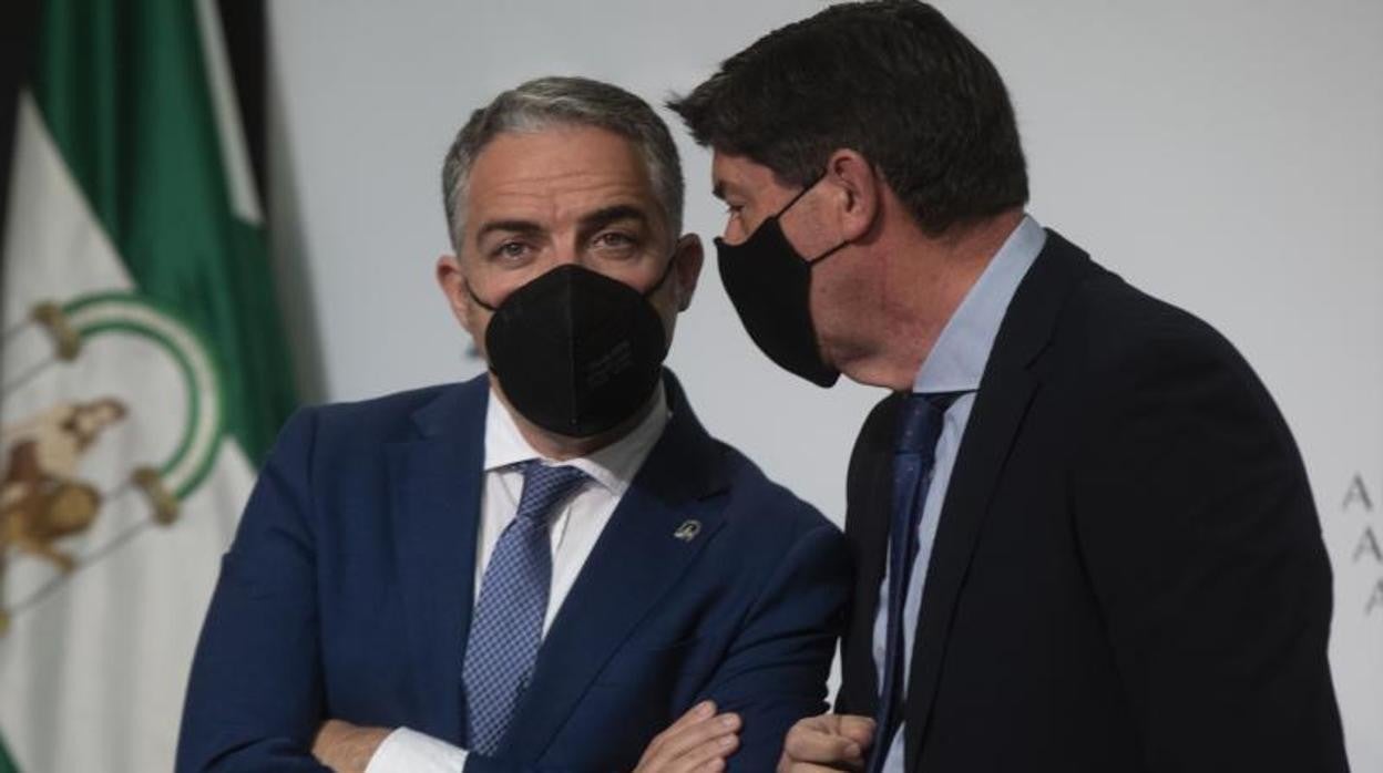 El vicepresidente de la Junta, Juan Marín (d), y el consejero de la Presidencia, Elías Bendodo, hoy