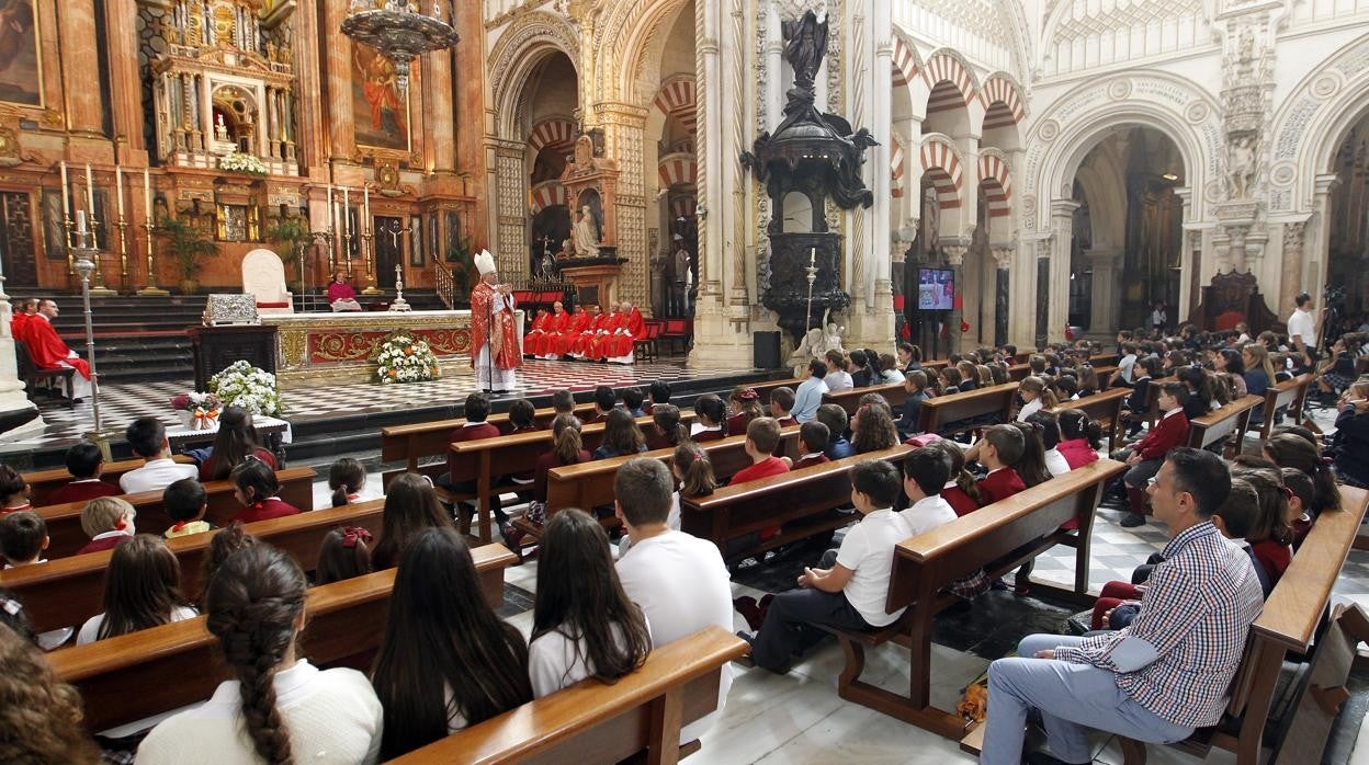 El obispo de Córdoba, Demetrio Fernández, durante una misa en la Catedral