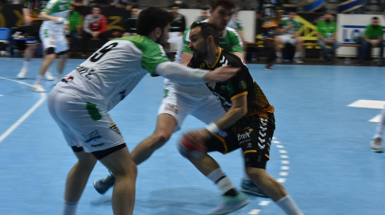 El capitán del Ángel Ximénez, José Cuenca, marcó ante Anaitasuna el gol 500 en Asobal