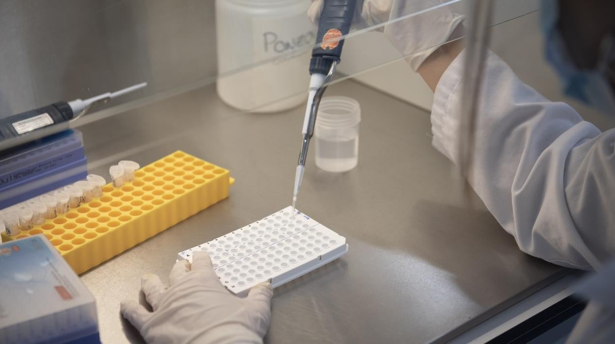 Ensayo clínico en un laboratorio español