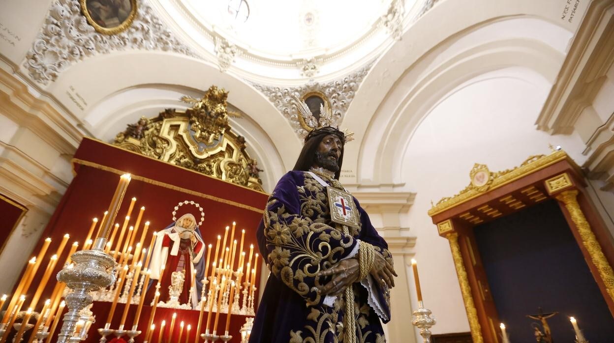 Nuestro Padre Jesús Nazareno Rescatado, durante un besapiés en Córdoba