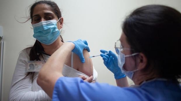 Gibraltar muestra el camino: del pinchazo a la normalidad