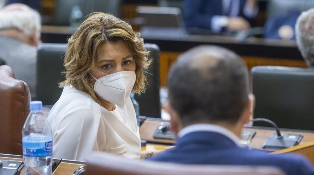 Susana Díaz durante uno de los últimos plenos del Parlamento