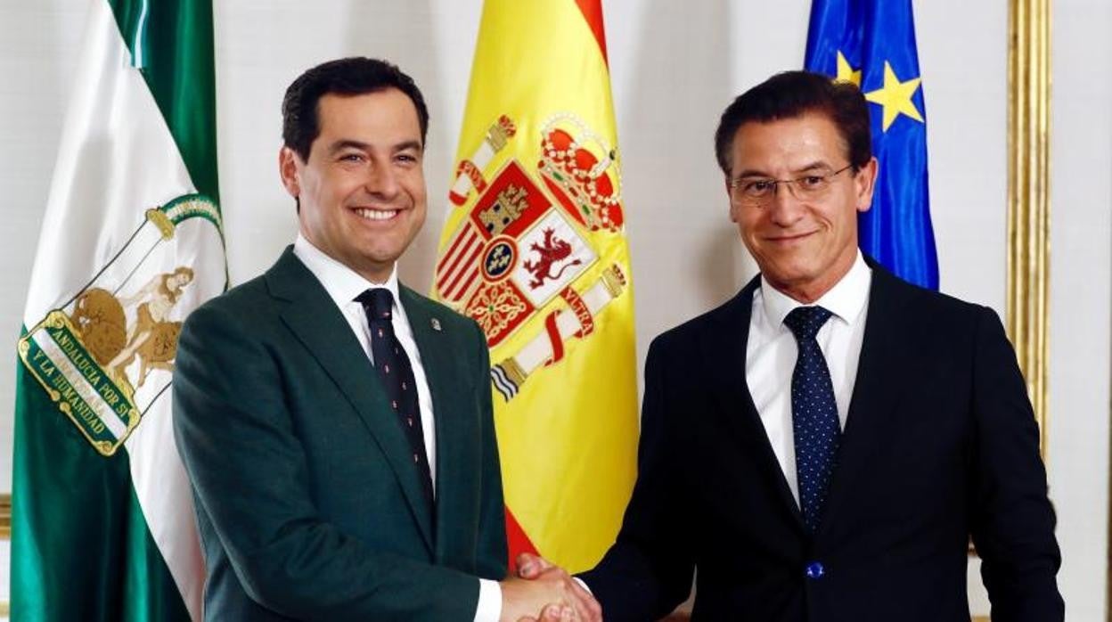 Luis Salvador, a la derecha, con el presidente de la Junta en una imagen de archivo