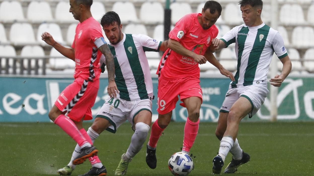 Los jugadores Carlos Puga y Alberto del Moral, que partieron del filial, el domingo ante el Tamaraceite
