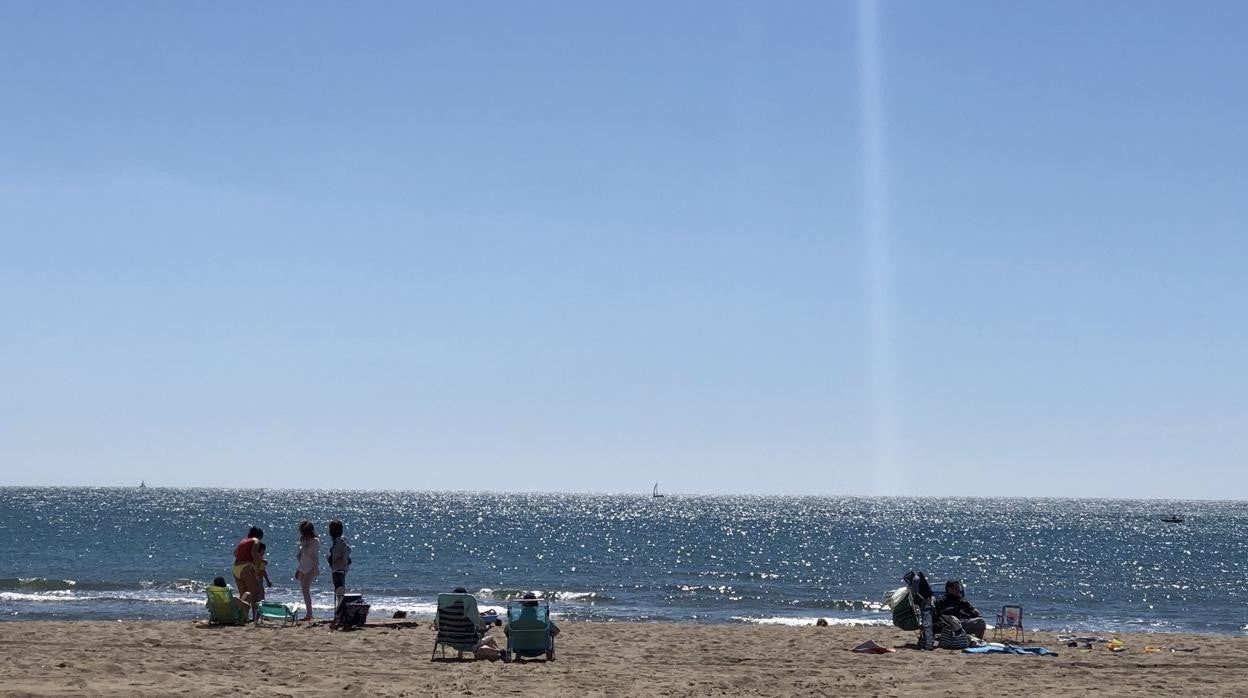 La playa de Fuengirola se llenó de bañistas