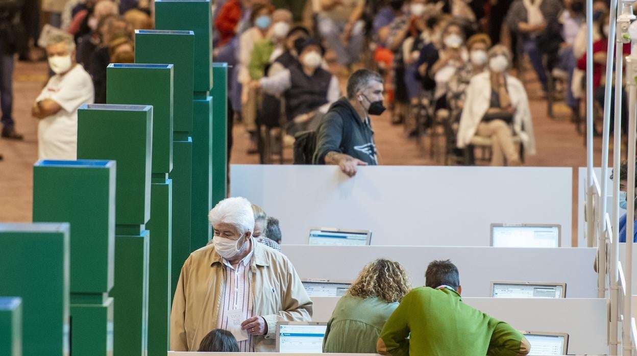 Vacunación masiva en el estadio de la Cartuja, en Sevilla