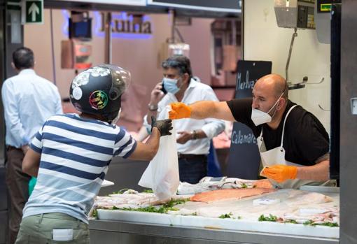 Puesto de pescado del Mercado Central de las Atarazanas de Málaga