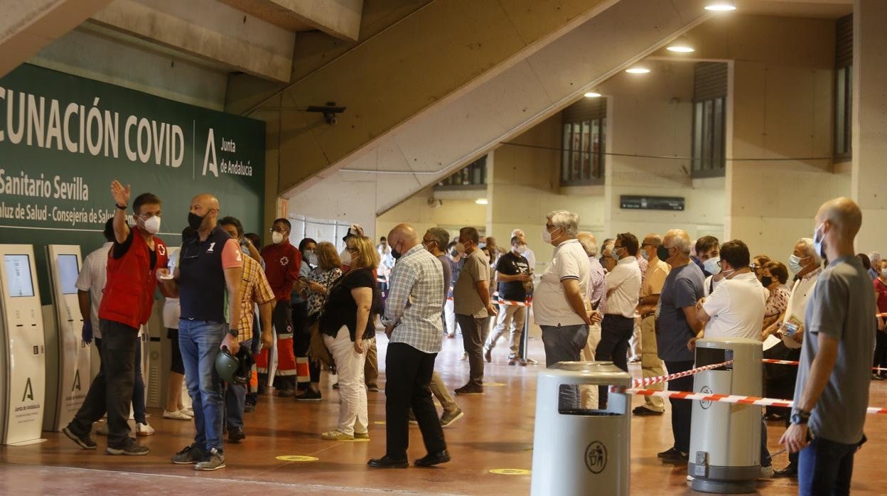 Vacunación contra el Covid en el estadio olímpico de la Cartuja, en Sevilla