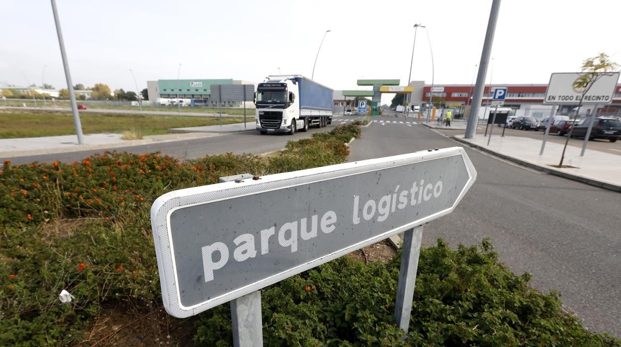 Parque Logístico de Córdoba, junto a la carretera de Palma del Río