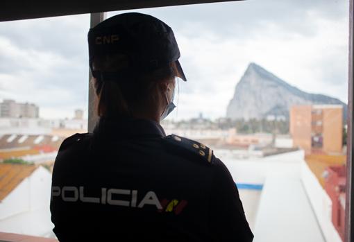 La inspectora jefa de la UDEF, en la comisaría de La Línea.