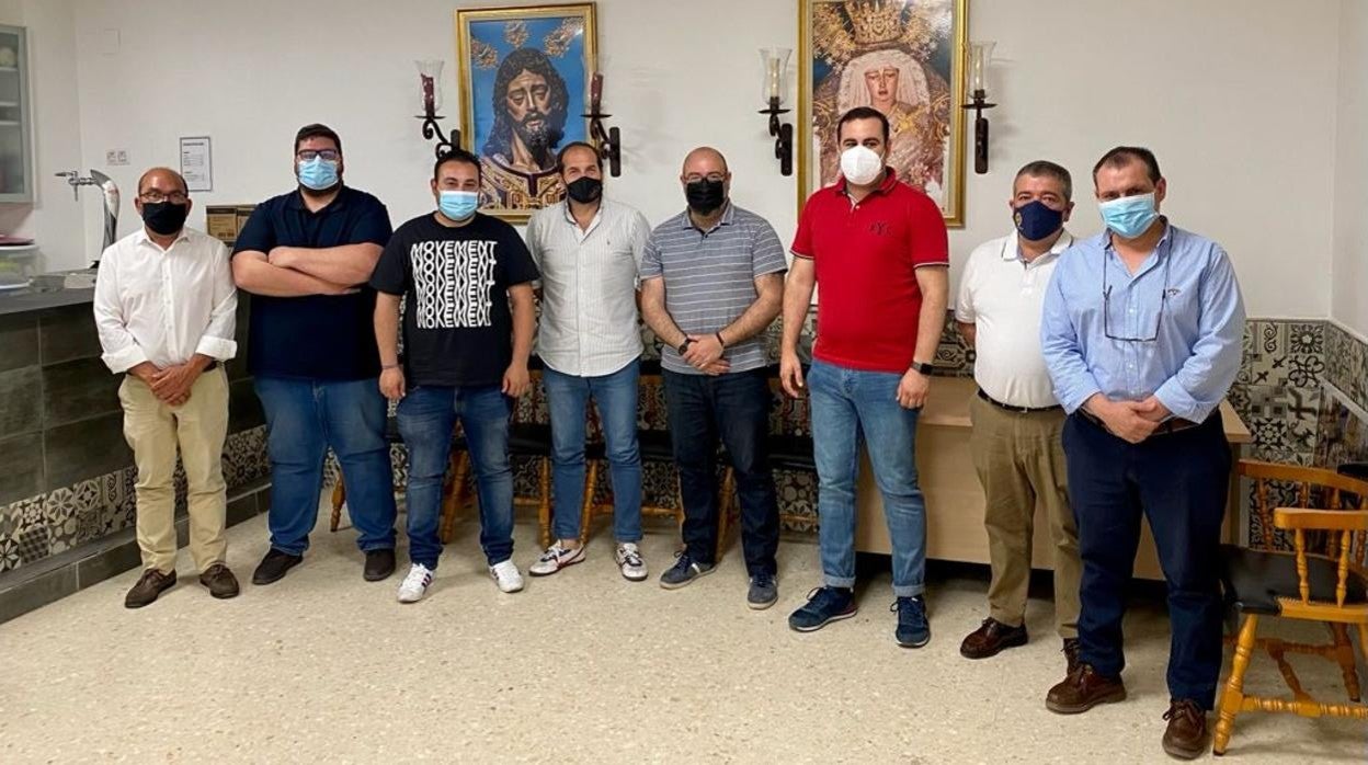 Representantes de las bandas, durante su reunión en Córdoba