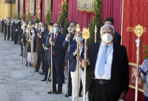 Representación de las hermandades en la procesión del Corpus del año 2020