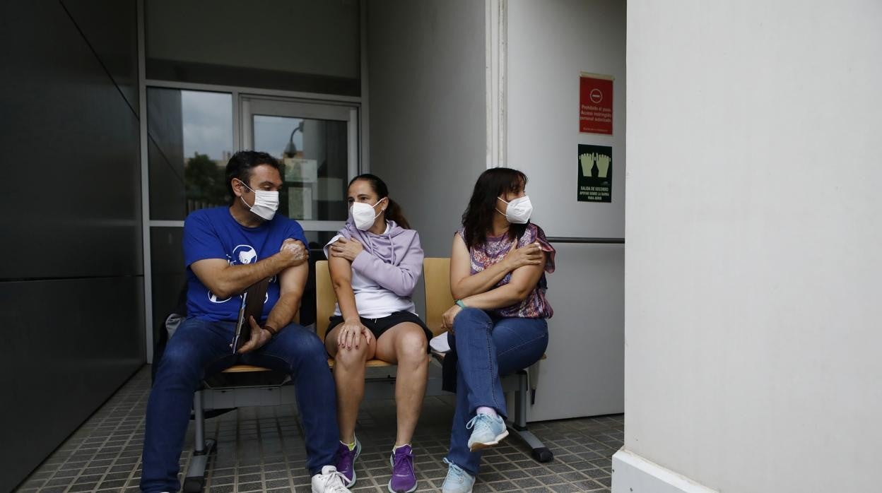 Salud estudia la posibilidad de vacunar a aquellos turistas nacionales que se encuentren de vacaciones en Andalucía