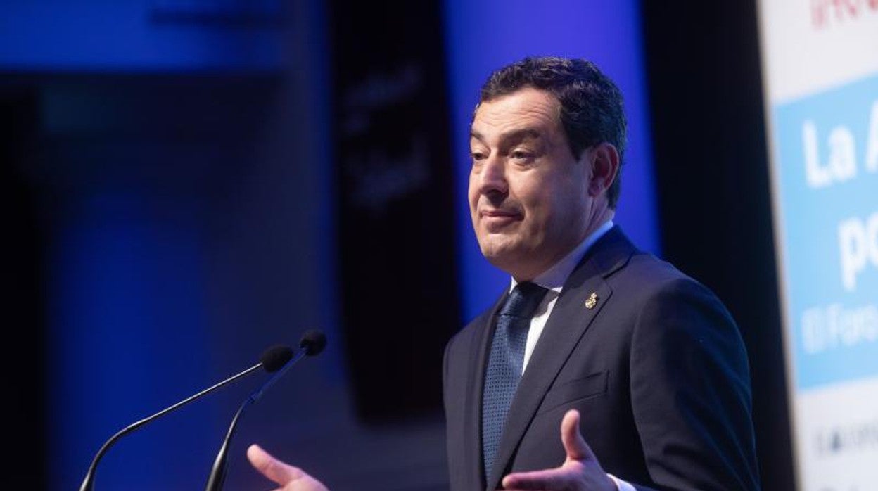 Juanma Moreno durante su intervención en el foro económico