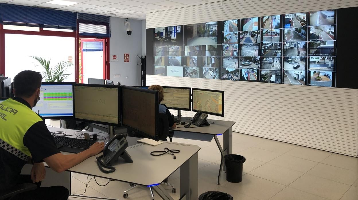 Sala de control en la Jefatura de la Policía de Marbella