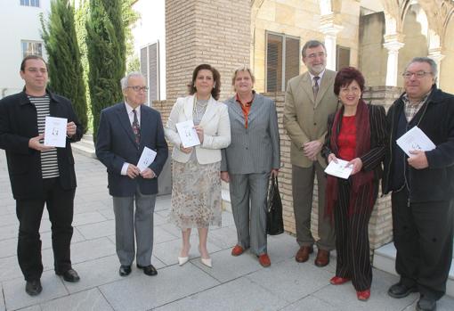 Pablo García Baena y Juana Castro (a la derecha), en un acto celebrado en 2007