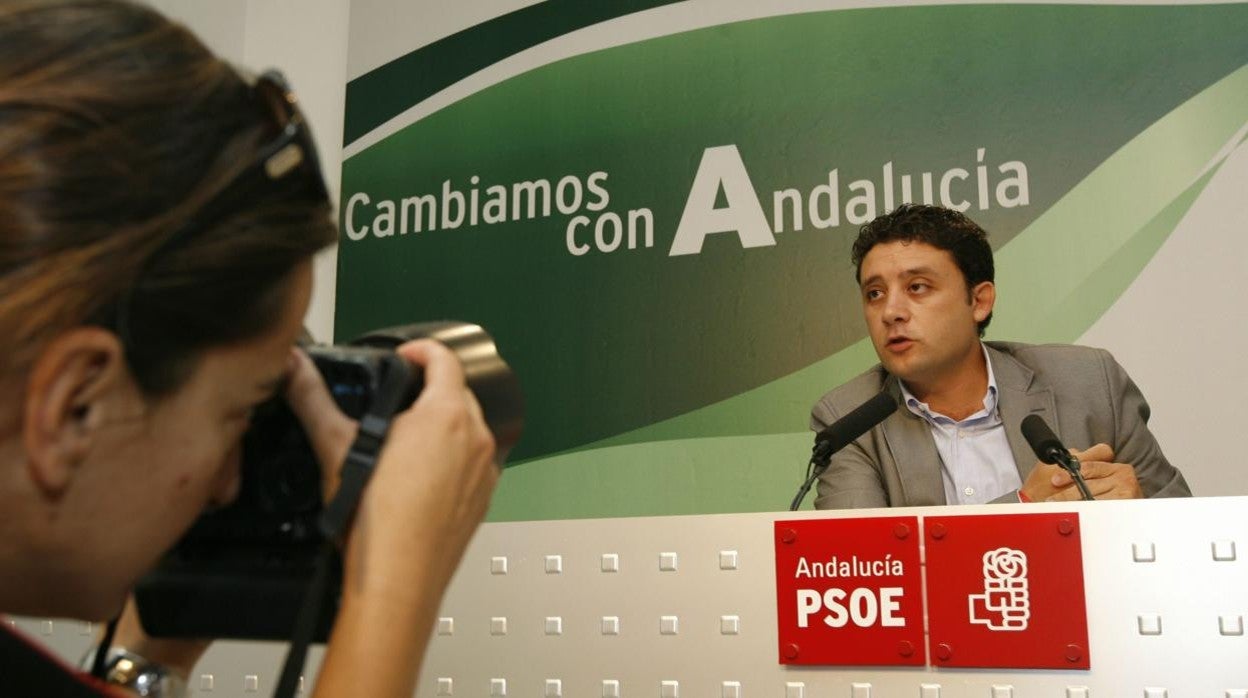 Rafael Velasco dimitió en 2010 por las ayudas que recibió de la Junta