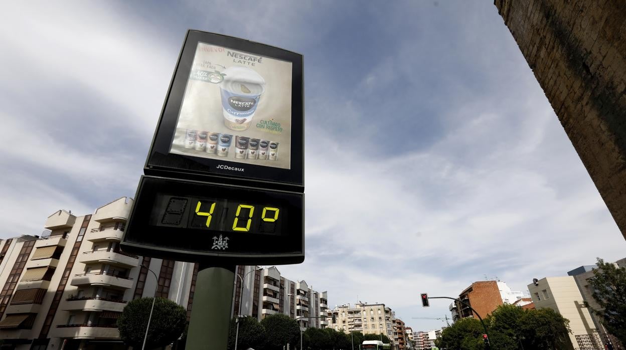 La avenida de las Ollerías en una tarde de calor