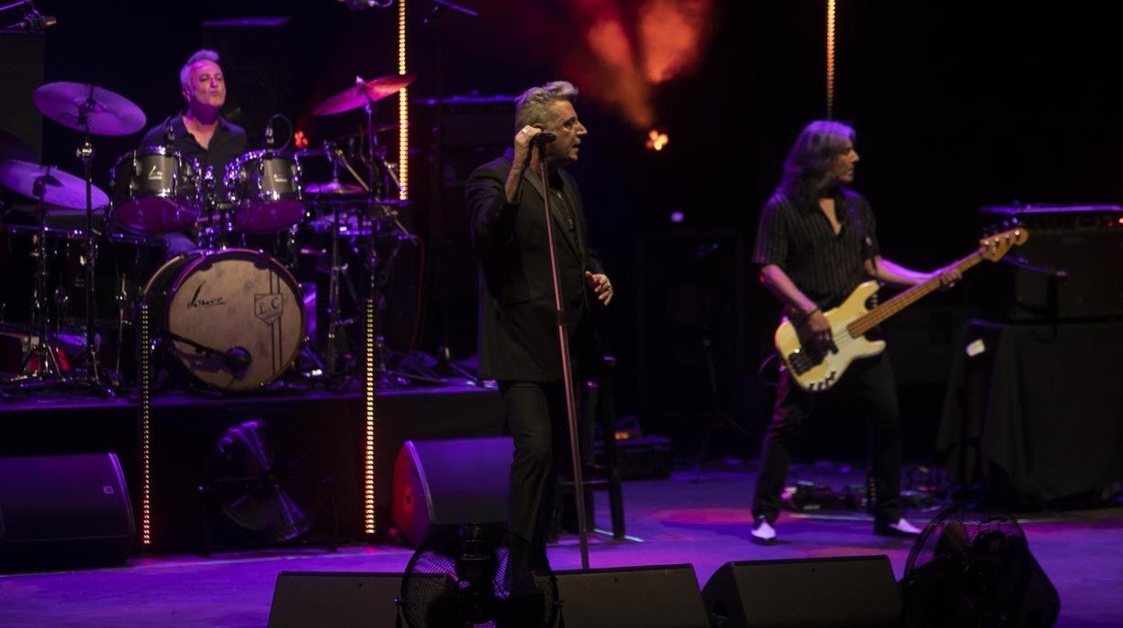 Loquillo, durante los minutos que estuvo en el escenario el pasado sábado en Córdoba