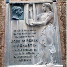 La placa tiene relieves de José Luis Vasallo
