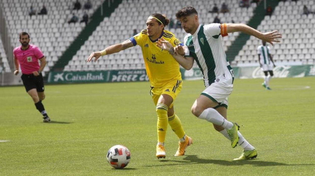 Javi Flores en el partido ante el Cádiz B