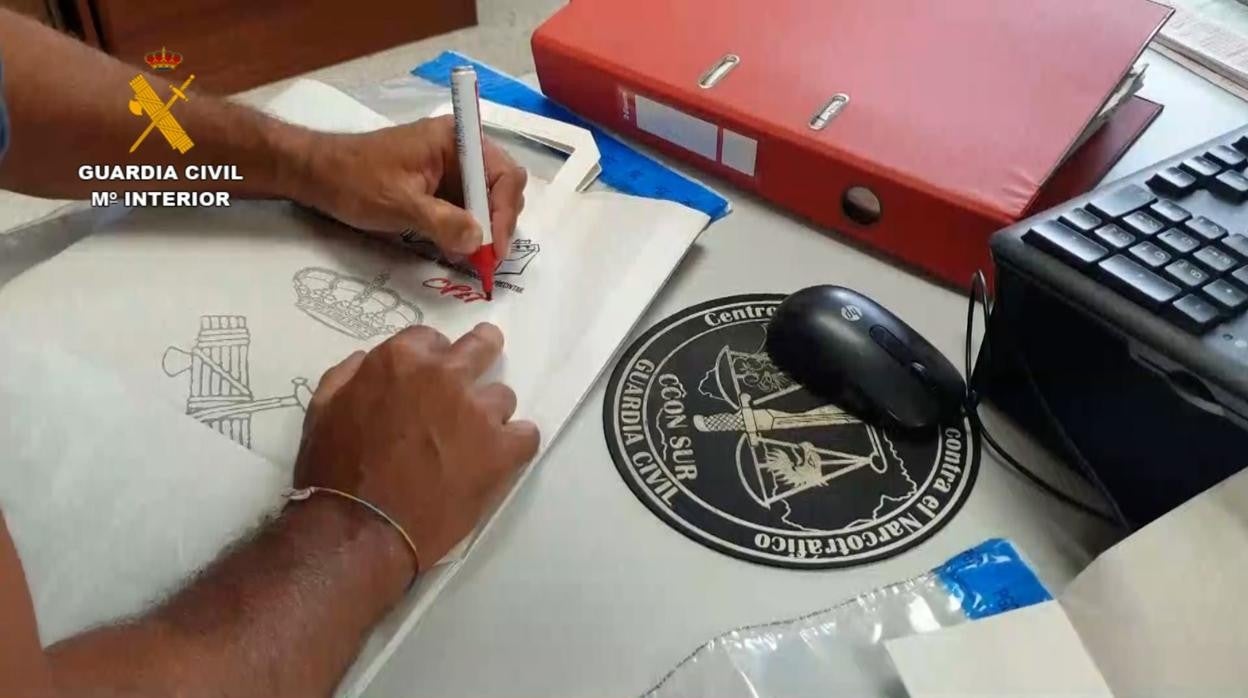 Imágenes de los registros realizados por la Guardia Civil en esta operación