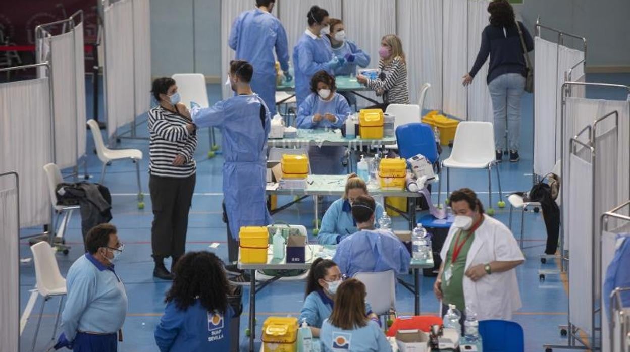 La administración masiva de vacunas ha permitido atemperar la letalidad y trascedencia clínica de la quinta ola protagonizada por la variante delta del Covid