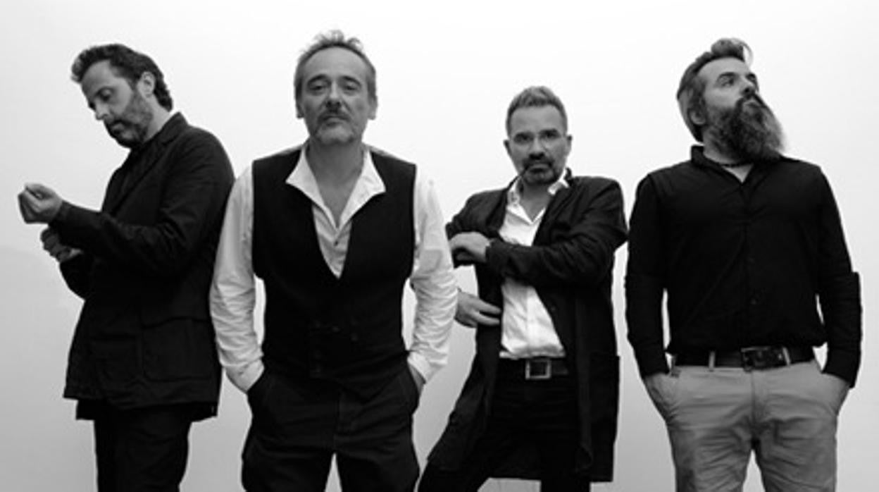 Santi Balmes en el centro con su banda