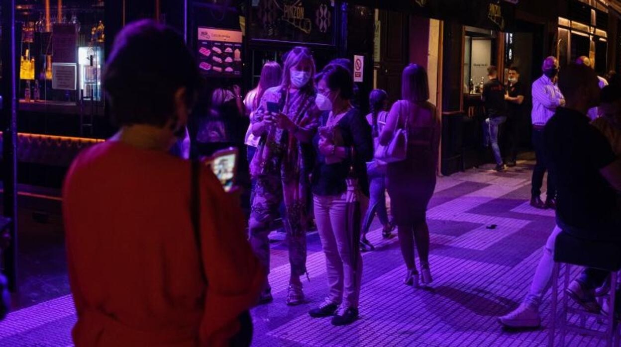 El TSJA tumba el pasaporte Covid para acceder al interior de las discotecas en Andalucía