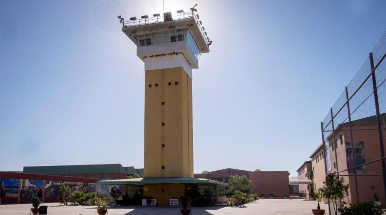 Torre de vigilancia de la cárcel de Huelva