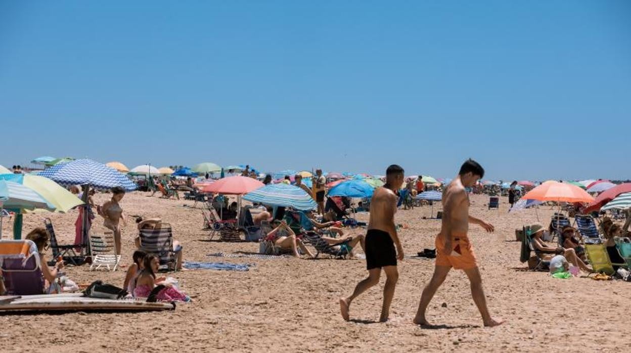 Imagen de la playa onubense este verano