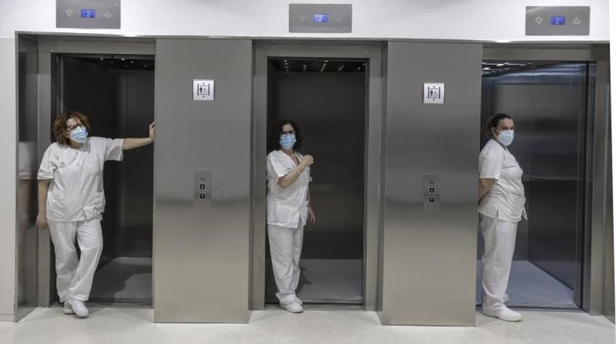 Una dosis de la vacuna de AstraZeneca con sus correspondientes inyecciones