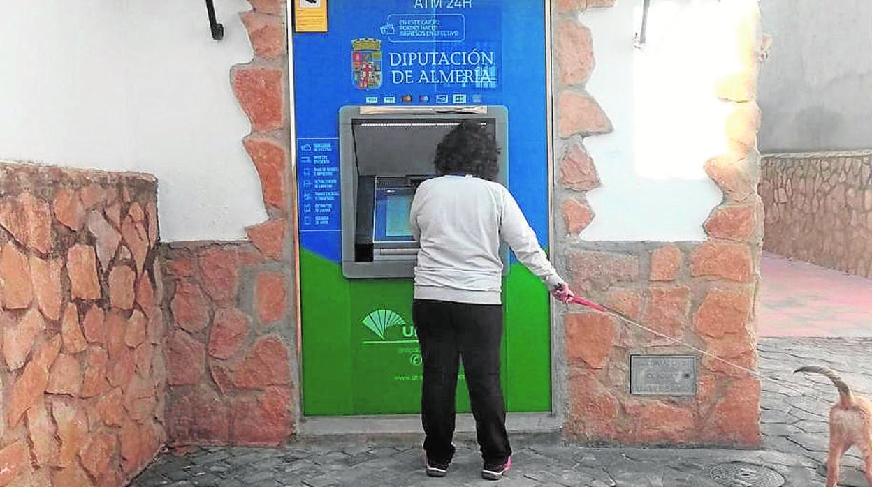 Un cajero de la Diputación de Almería