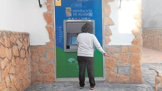 La Diputación de Córdoba prepara los cuatro primeros cajeros subvencionados en pueblos de la provincia