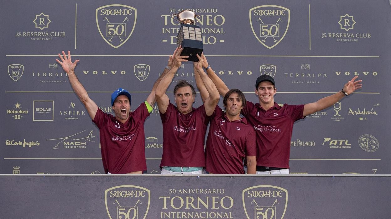 Alejandro Aznar, Santiago Cernadas, Guillermo Caser y Cruz Heguy, vencedores del torneo de Polo