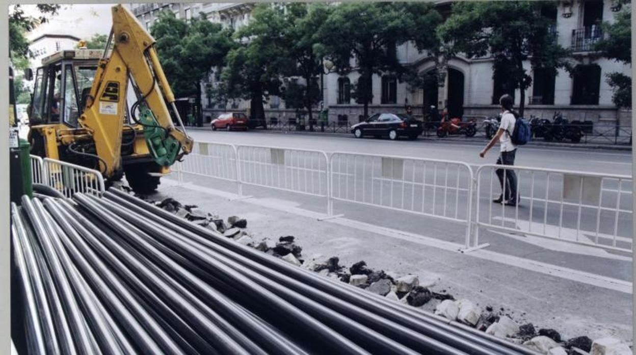 Instalación de fibra óptica en una ciudad española