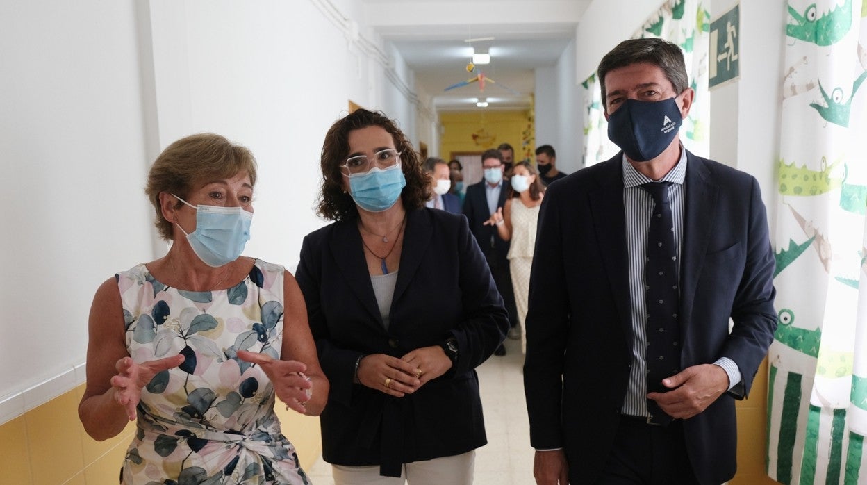 Juan Marín, durante la inauguración del curso en Educación Infantil en Coria del Río