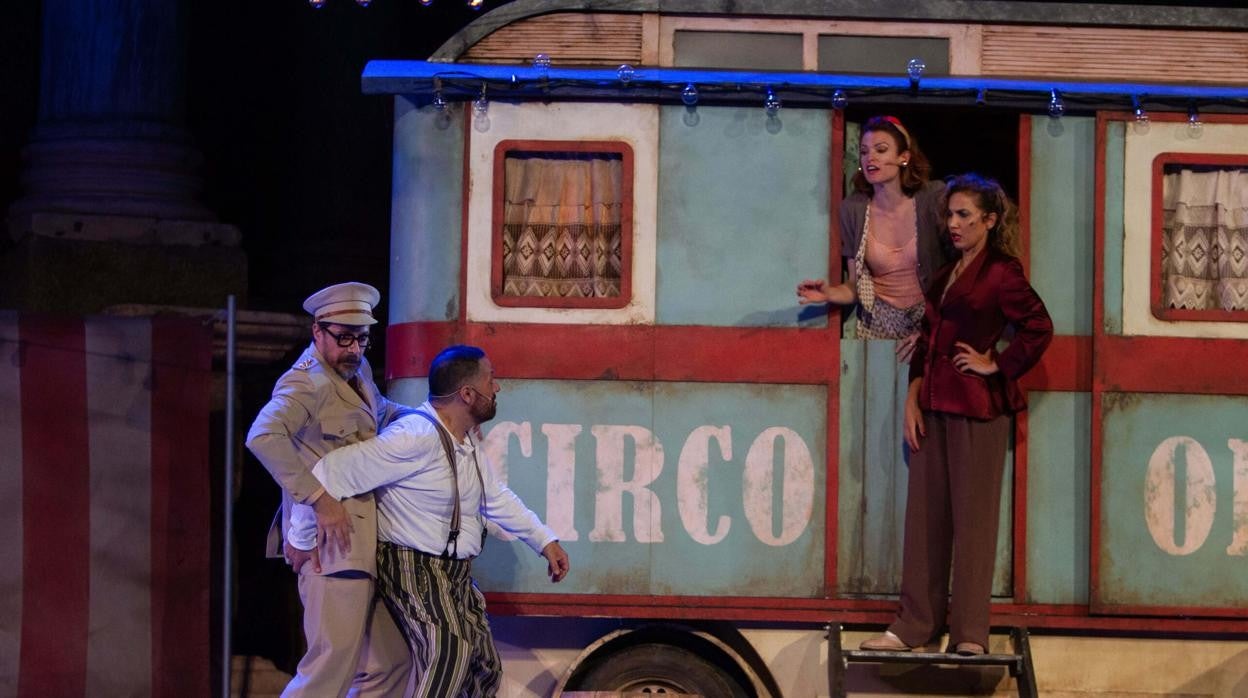 Un momento de la obra 'Anfitrión', con dirección del cordobés Juan Carlos Rubio