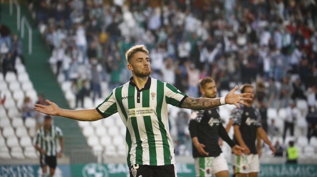La plantilla del Córdoba CF celebra la victoria de la semana pasada ante el San Fernando
