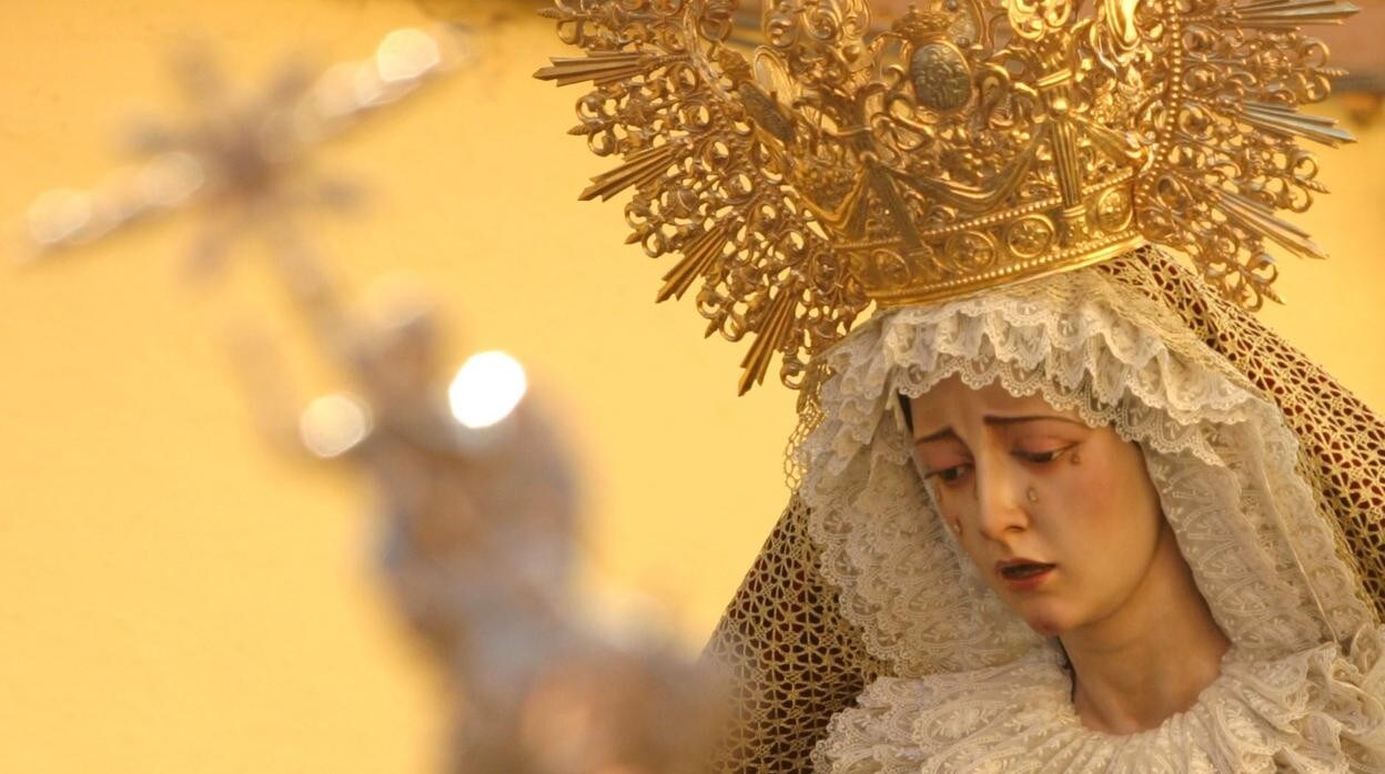Nuestra Señora de la Estrella, durante un rosario por su barrio
