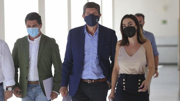 Juan Marín responde a sus críticos: «No me escondo tras una cuenta de Twitter, yo sí opto a ser candidato»