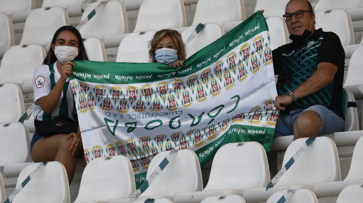 Aficionados del Córdoba CF, en su localidad, durante un partido de pretemporada