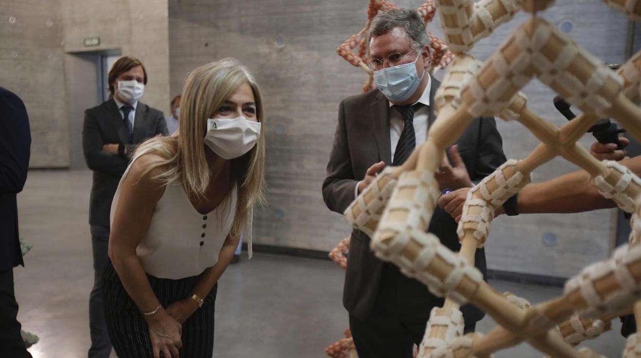 La consejera de Cultura, Patricia del Pozo, en el C3A, con su primer director, Álvaro Rodríguez Fominaya