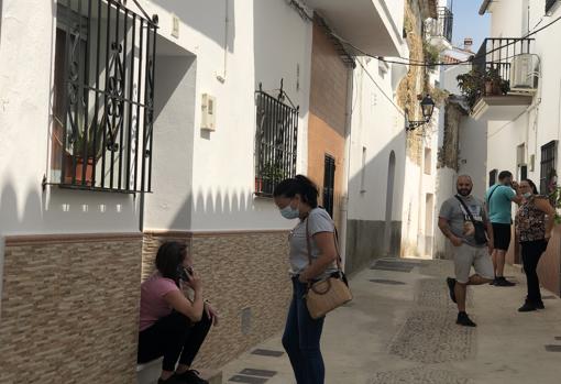 Familias de Jubrique durante su estancia en Algatocín