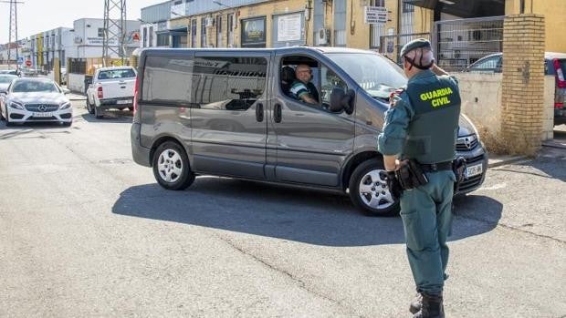 ¿Qué alimentos pueden transmitir listeriosis?