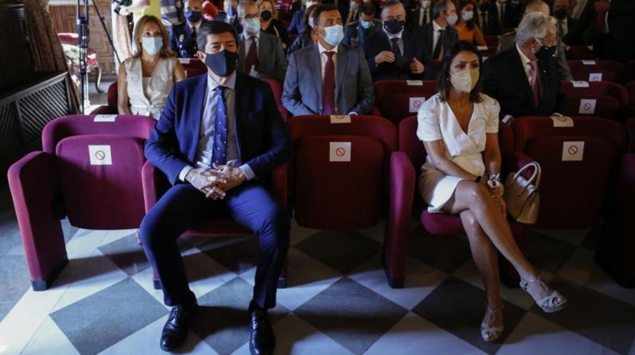 La presidenta del Parlamento de Andalucía, Marta Bosquet (d) y el vicepresidente de la Junta y consejero de Justicia, Juan Marín (izquierda), en la apertura del año judicial en Granada