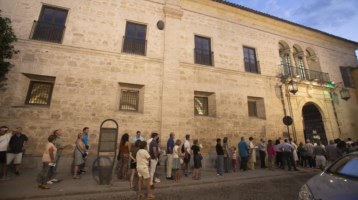 Cola este fin de semana para acceder a Caballerizas, donde se ha celebrado Cabalcor