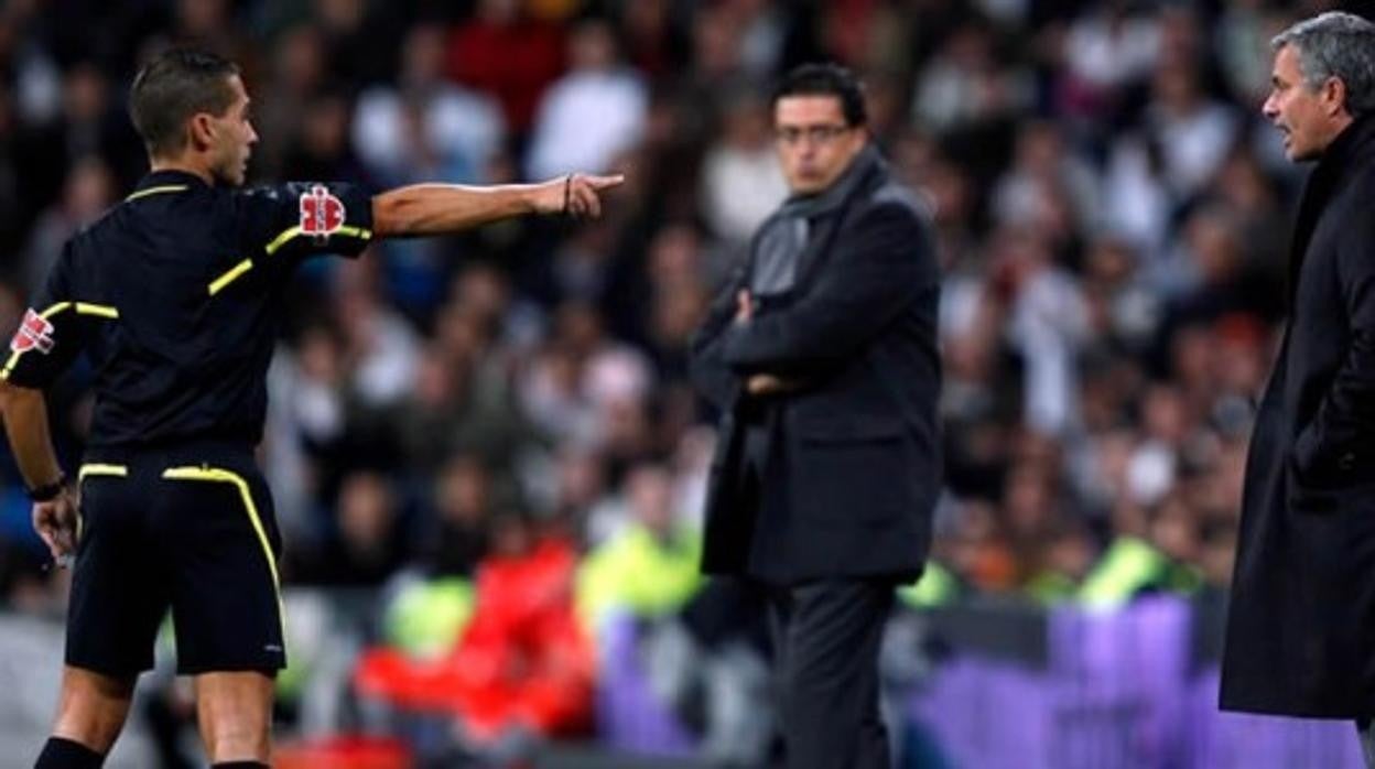 Paradas Romero en un partido frente a Mourinho